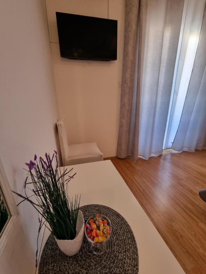 Apartments Lili Биоград-на-Мору Экстерьер фото